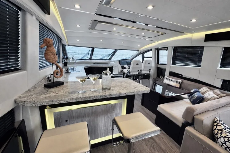 Slide: The Image of Sea Ray L650 Fly 2018 - 35