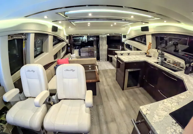 Slide: The Image of Sea Ray L650 Fly 2018 - 38