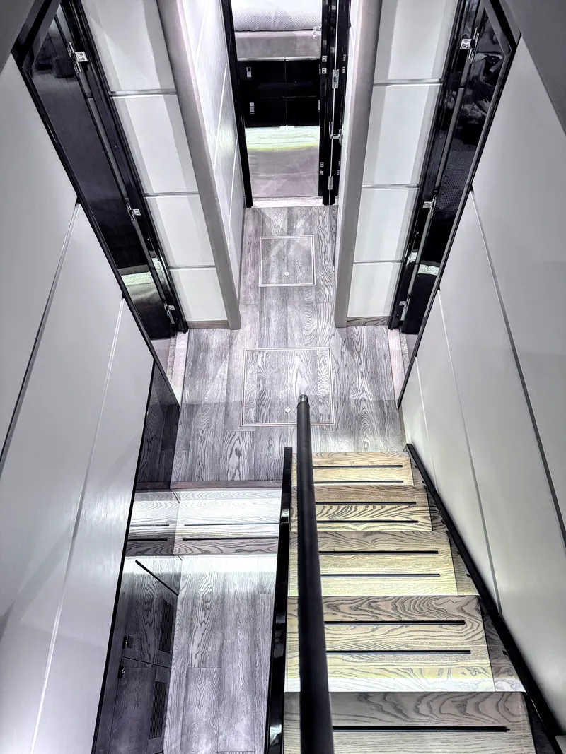 Slide: The Image of Sea Ray L650 Fly 2018 - 40