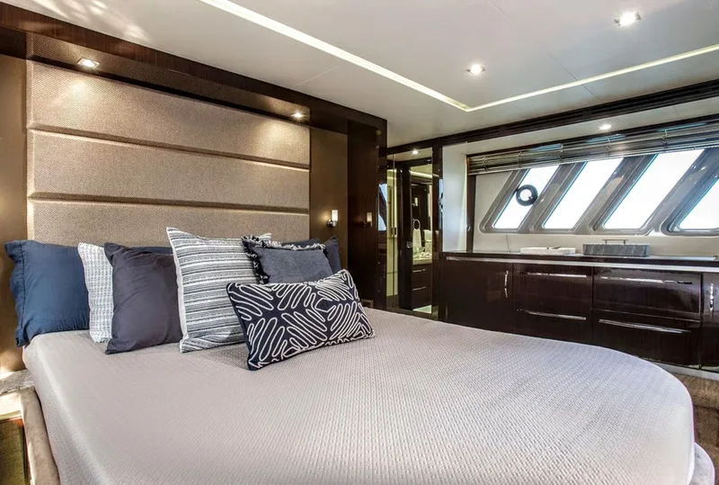 Slide: The Image of Sea Ray L650 Fly 2018 - 42