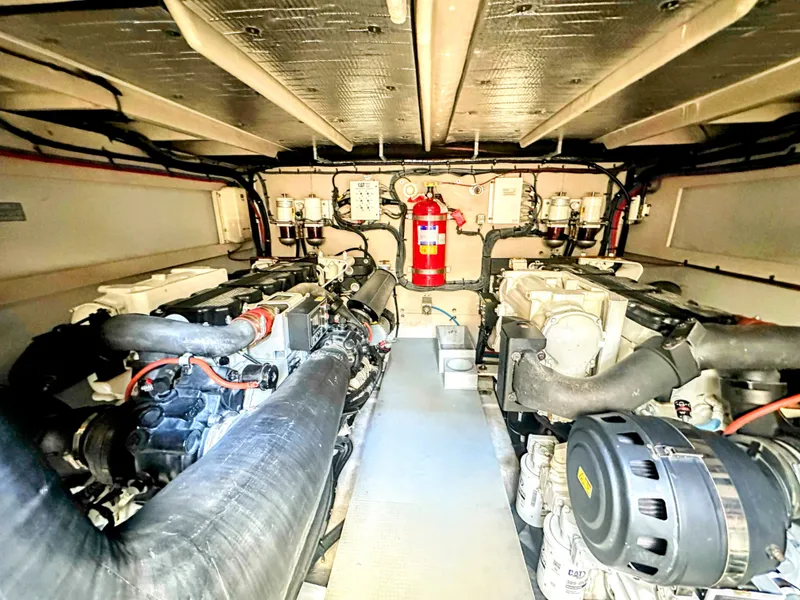 Slide: The Image of Sea Ray L650 Fly 2018 - 53