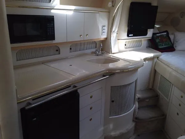 Slide: The Image of Sea Ray 310 Sundancer 2000 - 6