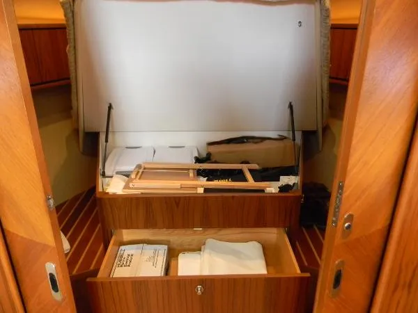 Slide: The Image of Tiara 3900 Sovran 2010 - 10