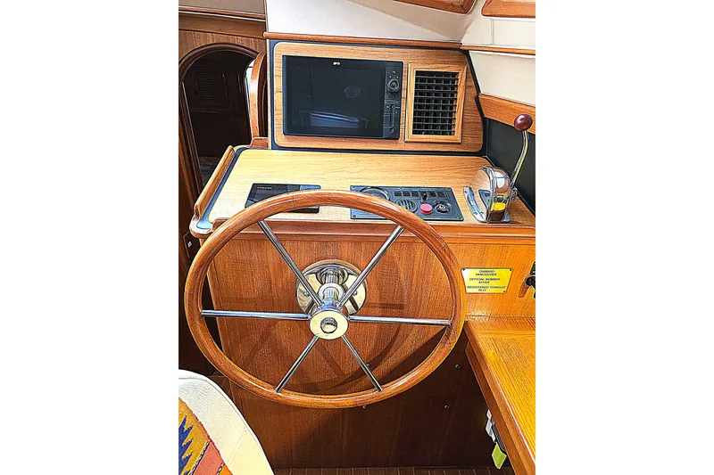 Slide: The Image of Cockpit of Taswell 43 All Season yacht, 1992 model. - 6