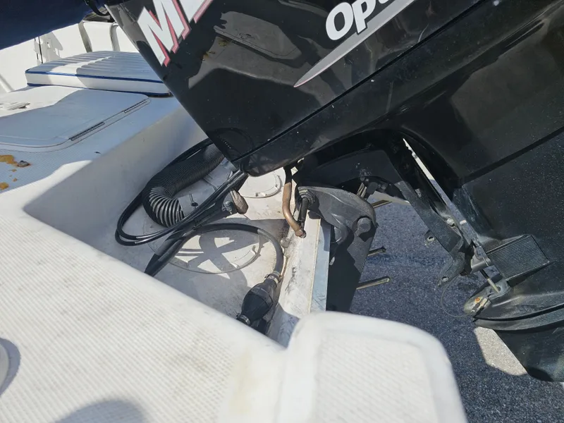 Slide: The Image of Outboard motor of a 2006 Sea Fox 195 Bay Fisher. - 21