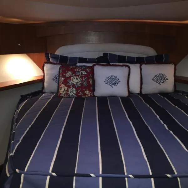 Slide: The Image of Tiara 3900 Convertible 2008 - 8