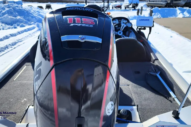 Slide: The Image of 2021 Tracker Pro Team 190 TX Tournament Edition boat with Mercury 115 Pro engine. - 19