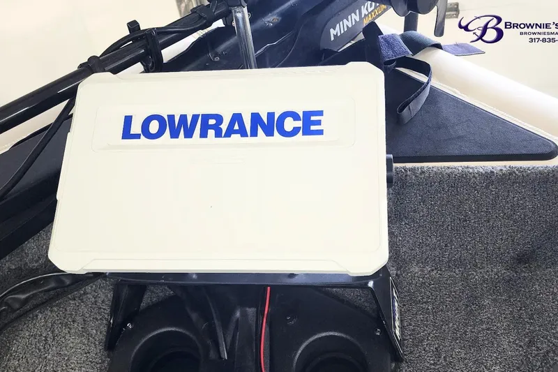 Slide: The Image of Lowrance fish finder on 2021 Tracker Pro Team 190 TX Tournament Edition boat. - 7