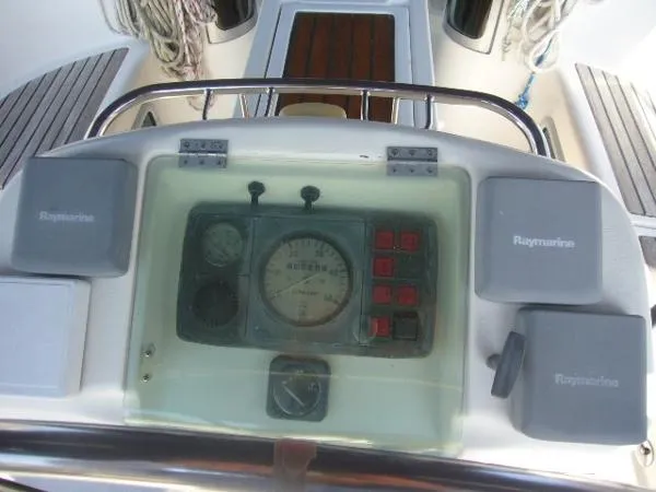 Slide: The Image of Beneteau Oceanis 400 Tri-Cabin 1993 - 9