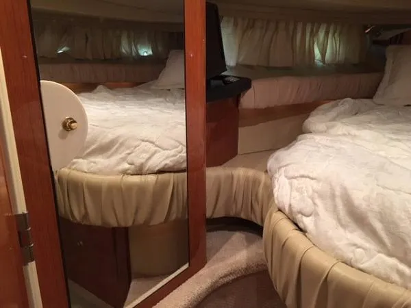 Slide: The Image of Sea Ray 410 Express Cruiser 2000 - 11