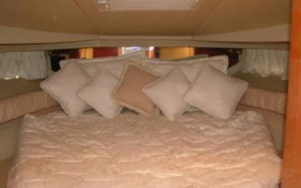 Slide: The Image of Sea Ray 410 Express Cruiser 2000 - 9