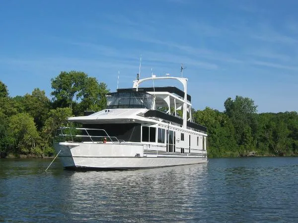 Slide: The Image of Majestic 90X18 Tri Deck River Cruiser 2003 - 1