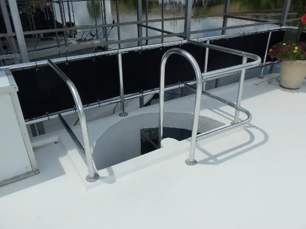Slide: The Image of Majestic 90X18 Tri Deck River Cruiser 2003 - 11
