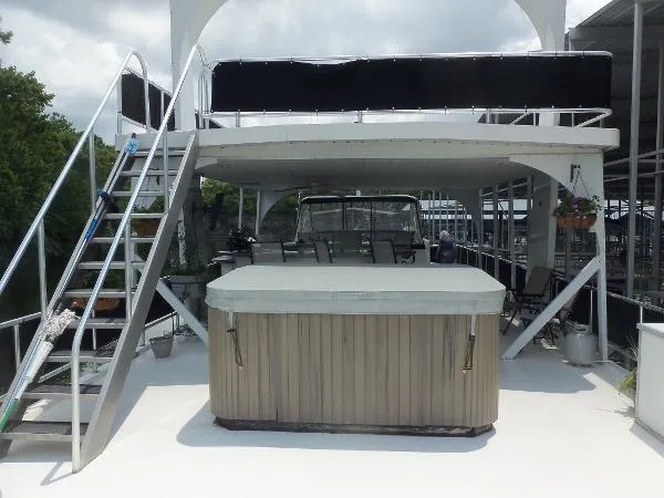 Slide: The Image of Majestic 90X18 Tri Deck River Cruiser 2003 - 8