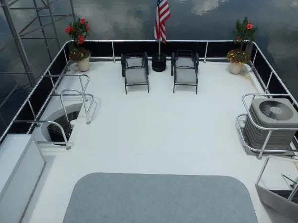Slide: The Image of Majestic 90X18 Tri Deck River Cruiser 2003 - 9