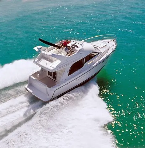 Slide: The Image of Bayliner 3788 Command Bridge Motoryacht 2001 - 2