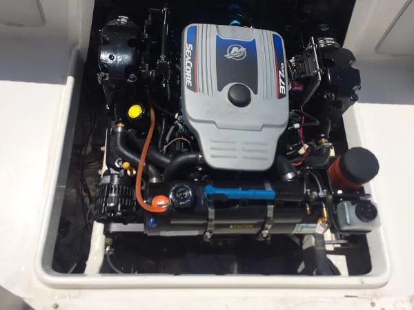 Slide: The Image of Silverhawk 24 Center Console 2015 - 9