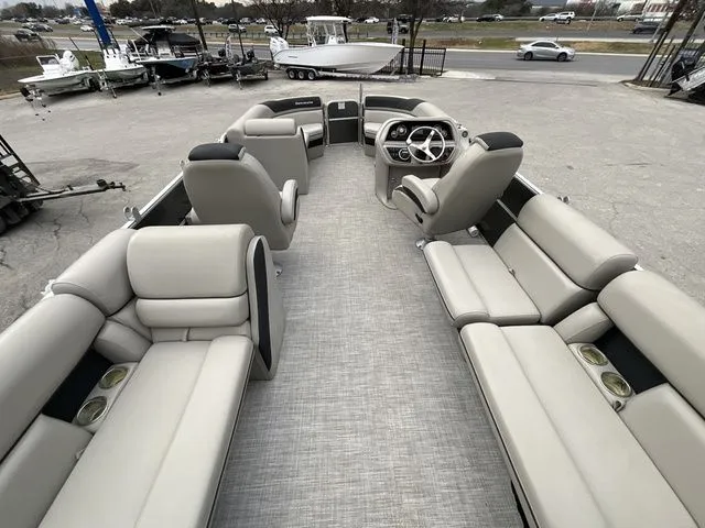 Slide: The Image of Berkshire 24RFX LE 2022 - 13