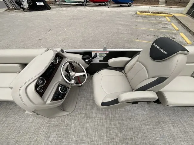 Slide: The Image of Berkshire 24RFX LE 2022 - 9