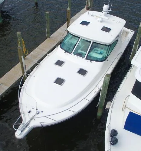 Slide: The Image of Tiara 4200 Open 2004 - 10