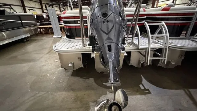 Slide: The Image of SunCatcher Select 322RC W/Yamaha 150 "SHO" 2026 - 4