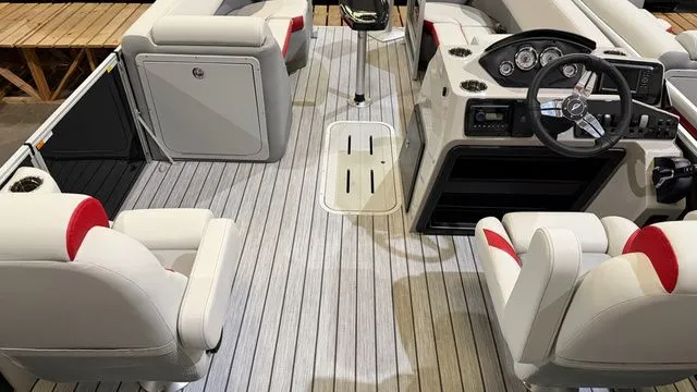 Slide: The Image of SunCatcher Select 322RC W/Yamaha 150 "SHO" 2026 - 7