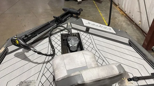 Slide: The Image of Avid Vertex 18 W/Yamaha 115 "SHO" 2026 - 10