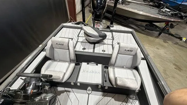 Slide: The Image of Avid Vertex 18 W/Yamaha 115 "SHO" 2026 - 12