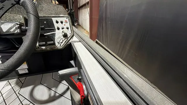 Slide: The Image of Avid Vertex 18 W/Yamaha 115 "SHO" 2026 - 14