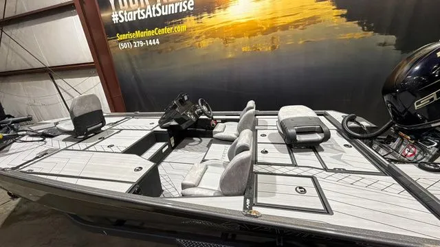 Slide: The Image of Avid Vertex 18 W/Yamaha 115 "SHO" 2026 - 17