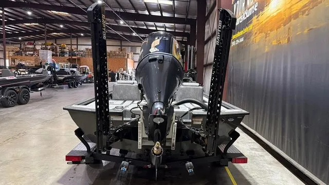 Slide: The Image of Avid Vertex 18 W/Yamaha 115 "SHO" 2026 - 4