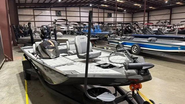 Slide: The Image of Avid Vertex 18 W/Yamaha 115 "SHO" 2026 - 7