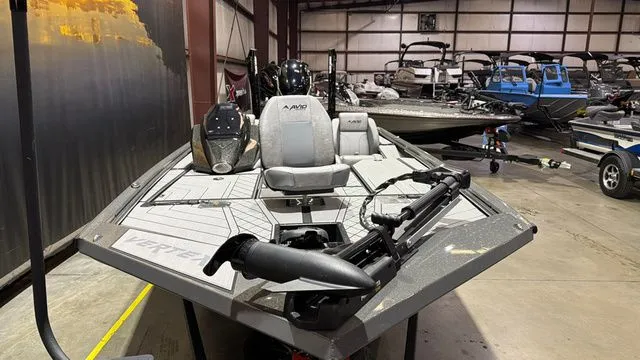 Slide: The Image of Avid Vertex 18 W/Yamaha 115 "SHO" 2026 - 8