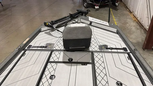 Slide: The Image of Avid Vertex 18 W/Yamaha 115 "SHO" 2026 - 9