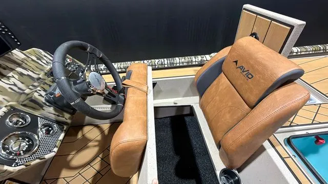 Slide: The Image of Avid Vertex 20 W/Yamaha 175 "SHO" 2026 - 17