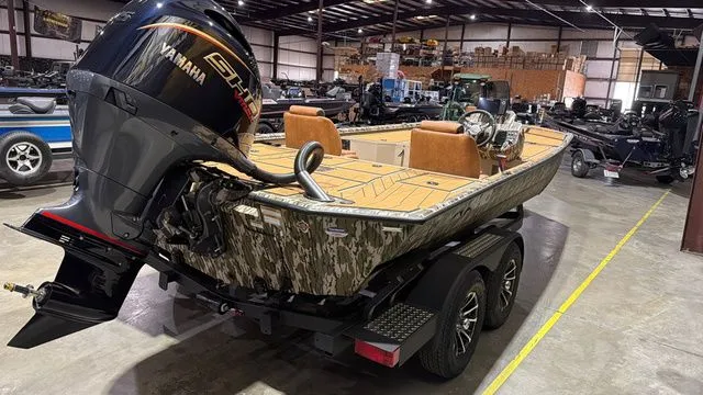 Slide: The Image of Avid Vertex 20 W/Yamaha 175 "SHO" 2026 - 5