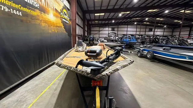 Slide: The Image of Avid Vertex 20 W/Yamaha 175 "SHO" 2026 - 8