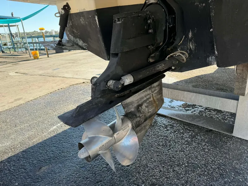 Slide: The Image of 2008 Chaparral Signature 250 boat motor and propeller. - 29