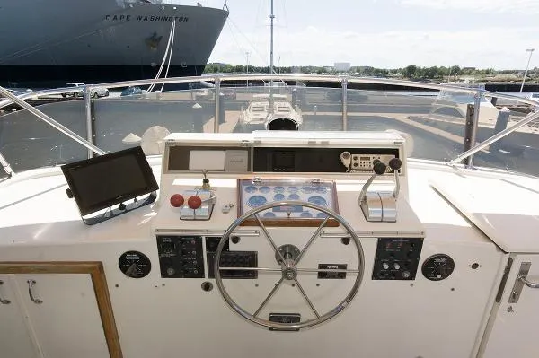 Slide: The Image of Hatteras 63 Motor Yacht 1987 - 11