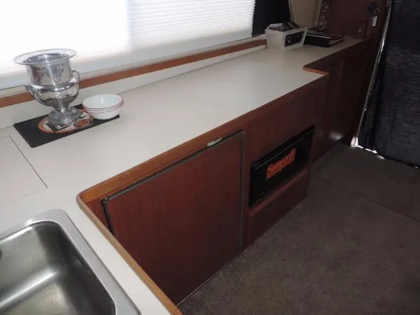 Slide: The Image of Bertram 33 Flybridge Cruiser 1989 - 10
