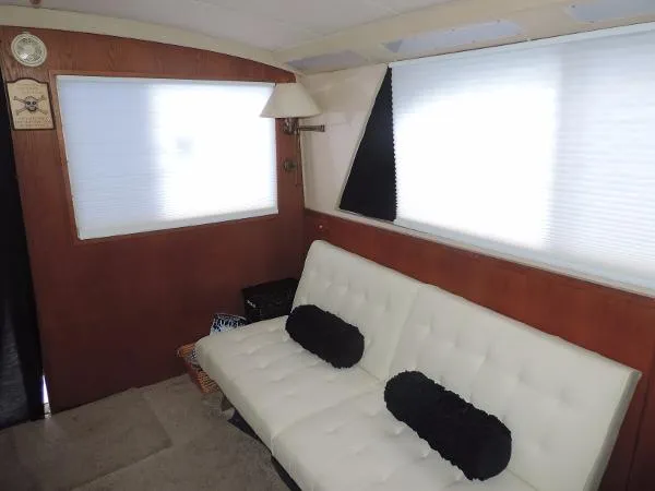 Slide: The Image of Bertram 33 Flybridge Cruiser 1989 - 11