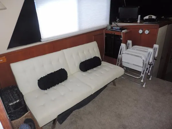 Slide: The Image of Bertram 33 Flybridge Cruiser 1989 - 8