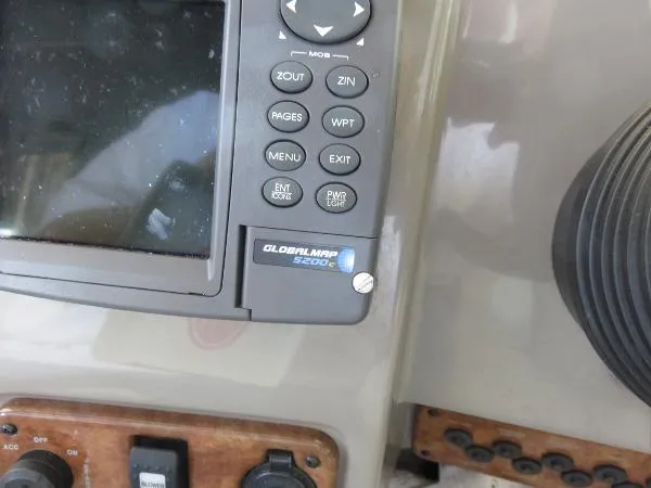 Slide: The Image of Rinker 280 Express Cruiser 2008 - 9