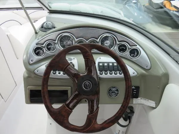 Slide: The Image of Crownline Boats 260 Bowrider 2006 - 10