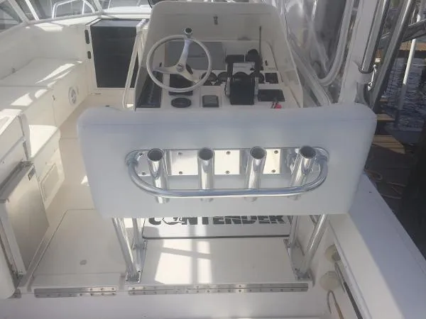 Slide: The Image of Contender 35 Side Console Express 2004 - 6