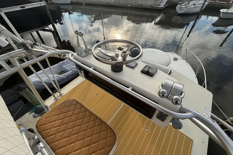 Slide: The Image of Helm of a 2003 Carolina Classic 28 boat in the marina. - 48