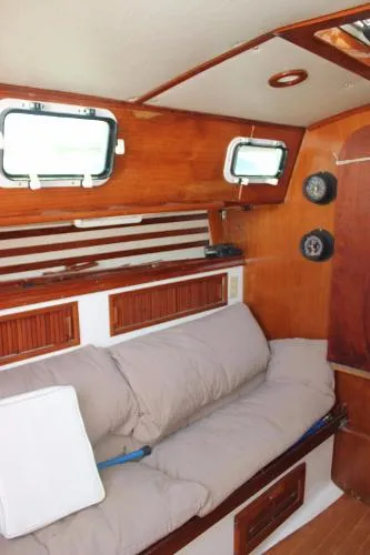 Slide: The Image of Endeavour 32 Sloop 1978 - 11