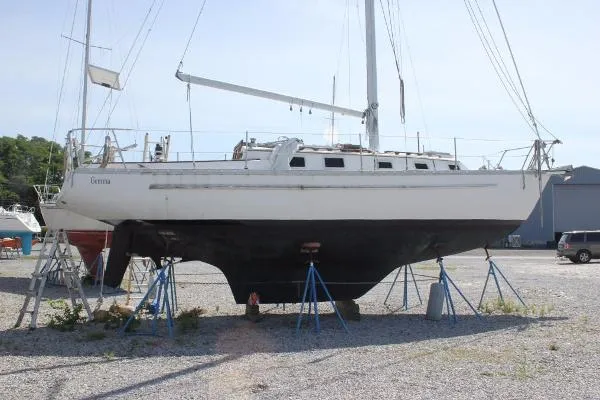 Slide: The Image of Endeavour 32 Sloop 1978 - 2