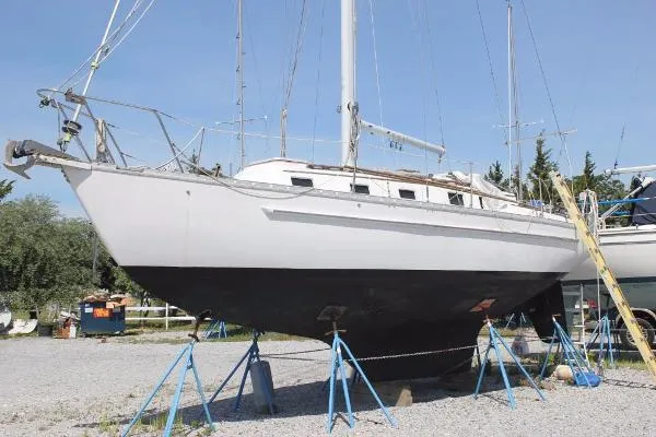 Slide: The Image of Endeavour 32 Sloop 1978 - 3