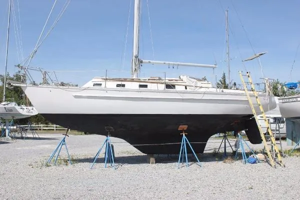 Slide: The Image of Endeavour 32 Sloop 1978 - 4